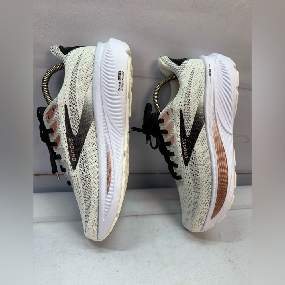 Brooks Ghost 17 Women’s 9.5 D Running Shoes White Black Rose Gold Cushioned NEW - Picture 10 of 14